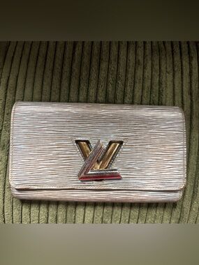 LV two toned twist wallet